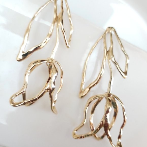 ✨Anthro Tulip Earrings✨ - Picture 10 of 10